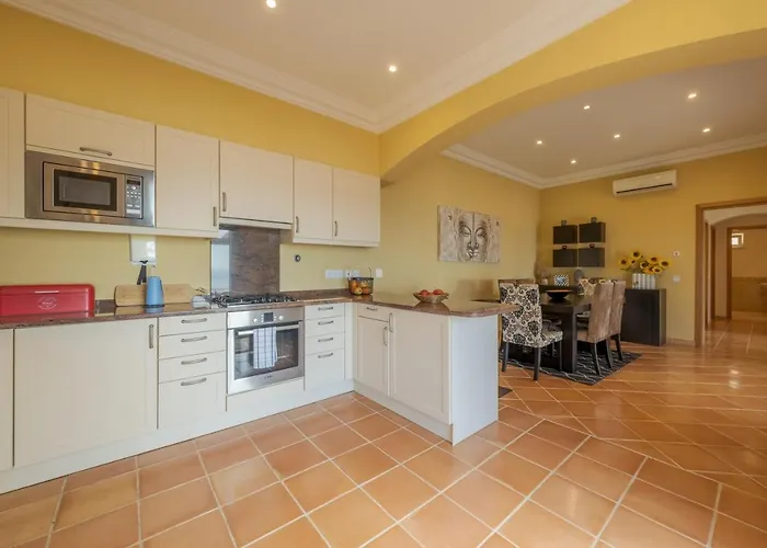 Villa Bougainvillea Palheiro Village By Madeira