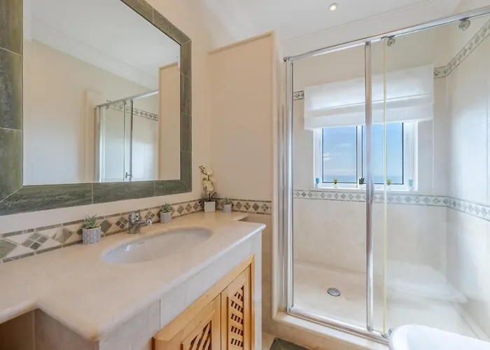 Bougainvillea Palheiro Village By Madeira * Funchal (Madeira)