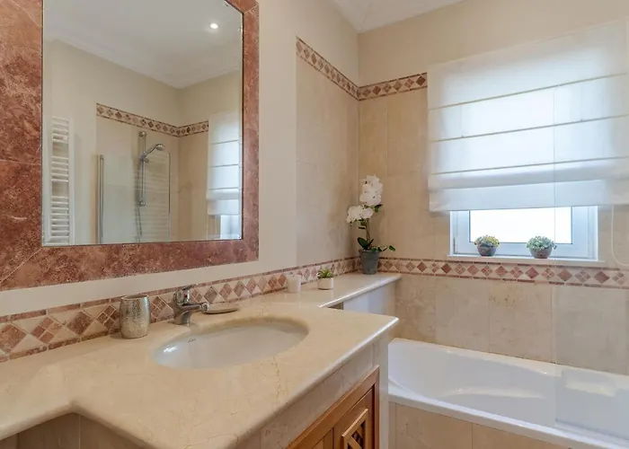 Villa Bougainvillea Palheiro Village By Madeira Funchal (Madeira)